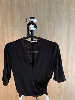 [Free mail] Zara black top v neck S