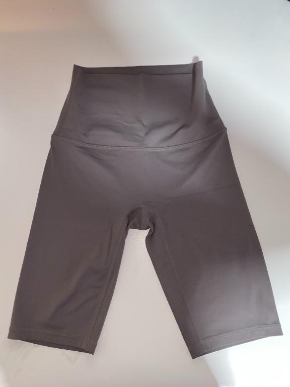 Buttery Workout Bra Top and Leggings Set (Small) (Category: Activewear) located in Cavite. Submitted by effiesells (Listing ID 1146437145, Image 3). Description: Fave!! Only used once to fit Super cute and buttery RFS: Bought two instead of one Check ww in photos Get it na :) .