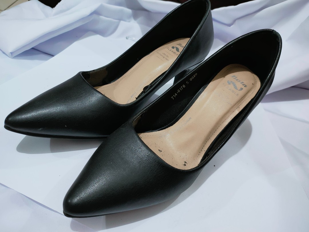 Close sales shoes black