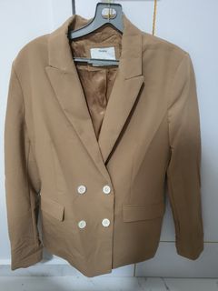 (Category: ) located in . Submitted by Clearmycloset2 (Listing ID 1146382694, Image 1). Description: .