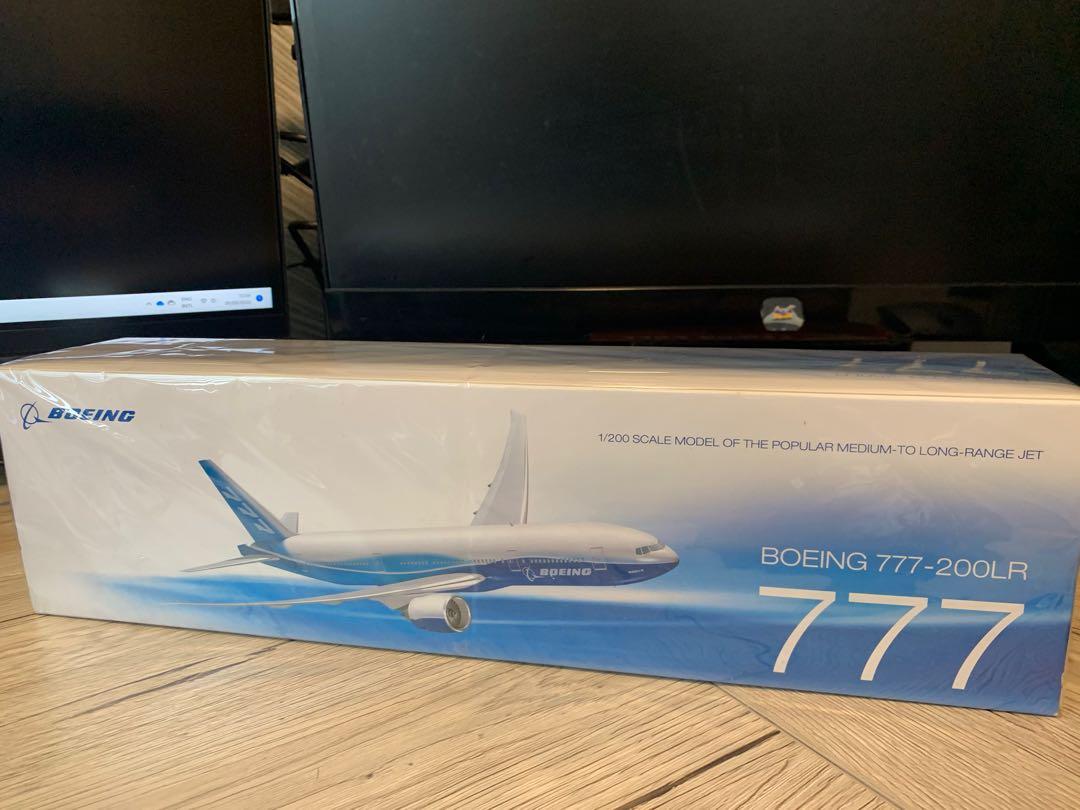 Boeing 波音777-200LR 1:200 飛機模型, 興趣及遊戲, 玩具& 遊戲類