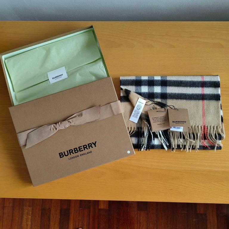 Burberry scarf online gift box