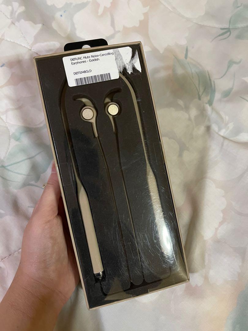 Defunc Mute Bluetooth Earphones (Category: Earphones) located in Quezon City. Submitted by envti (Listing ID 1146426596, Image 3). Description: Brand new! This was a gift so it’s still unopened.