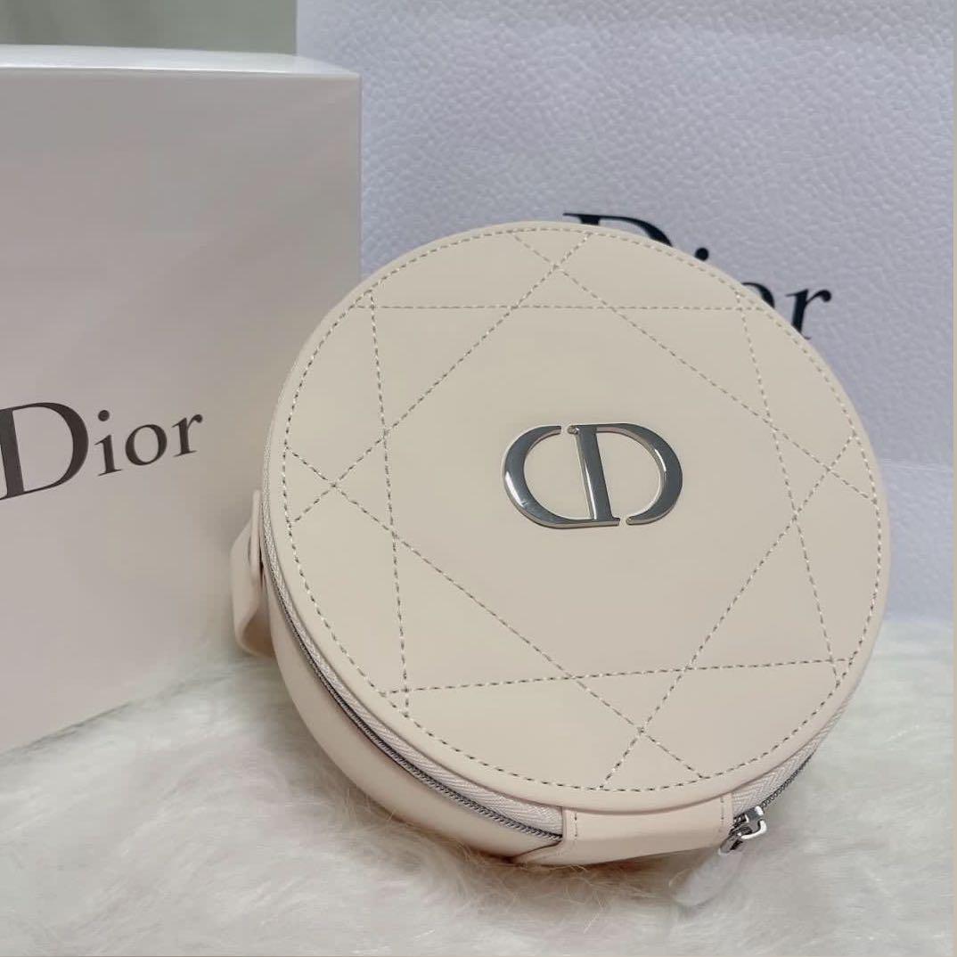 Round best sale makeup pouch