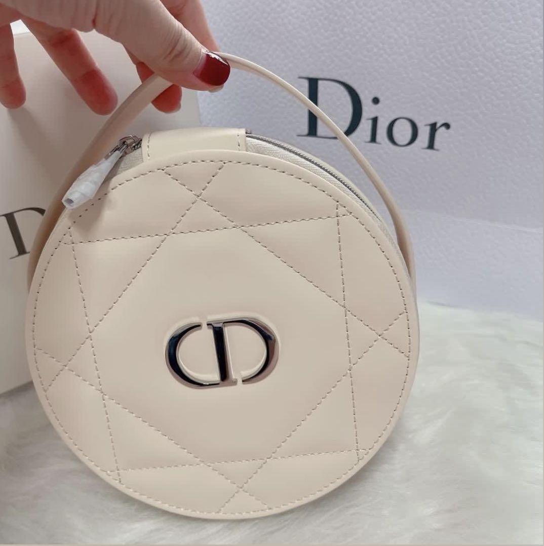 Round best sale makeup pouch