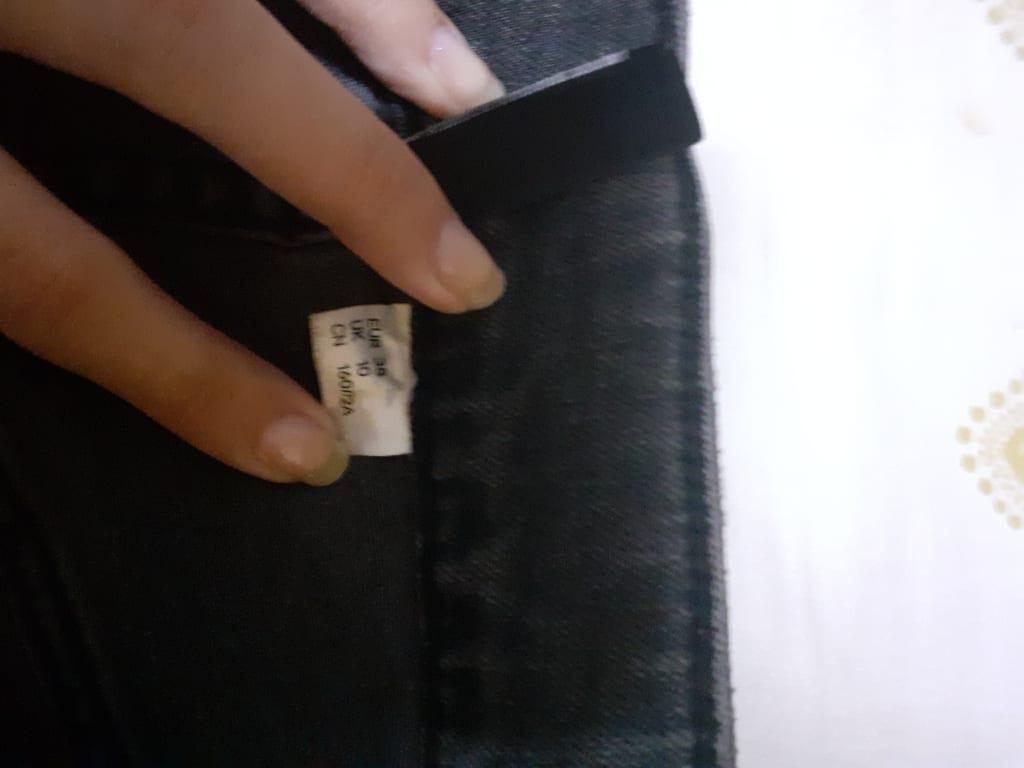 H&M High Waisted Mom jeans (Category: Jeans) located in Pasig City. Submitted by luisa_advin (Listing ID 1146371877, Image 2). Description: Fabric is still good as new, barely used. Reason for selling is it's too big for me .