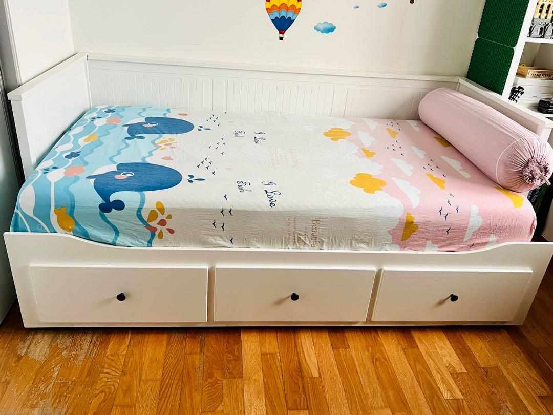 IKEA Hemnes daybed frame with 3 drawers, Furniture & Home Living