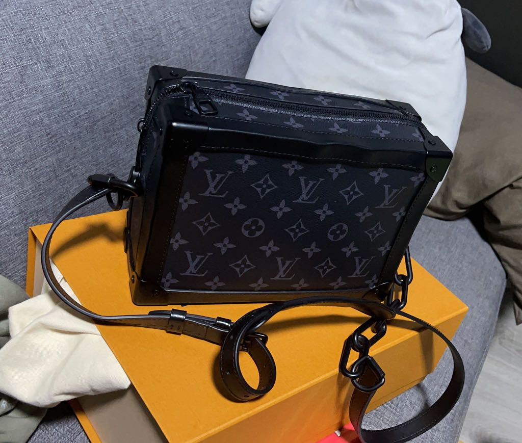 tas sling-bag Louis Vuitton Black Monogram Taurillon Trunk