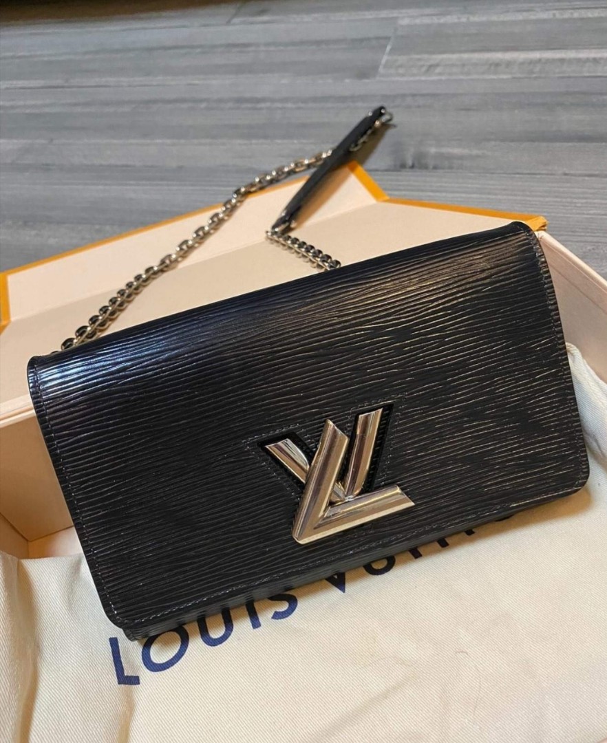 Louis vuitton twist wallet on chain, Luxury, Bags & Wallets on Carousell