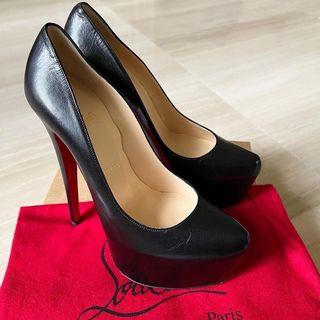 Christian Louboutin ORI, Fesyen Wanita 
