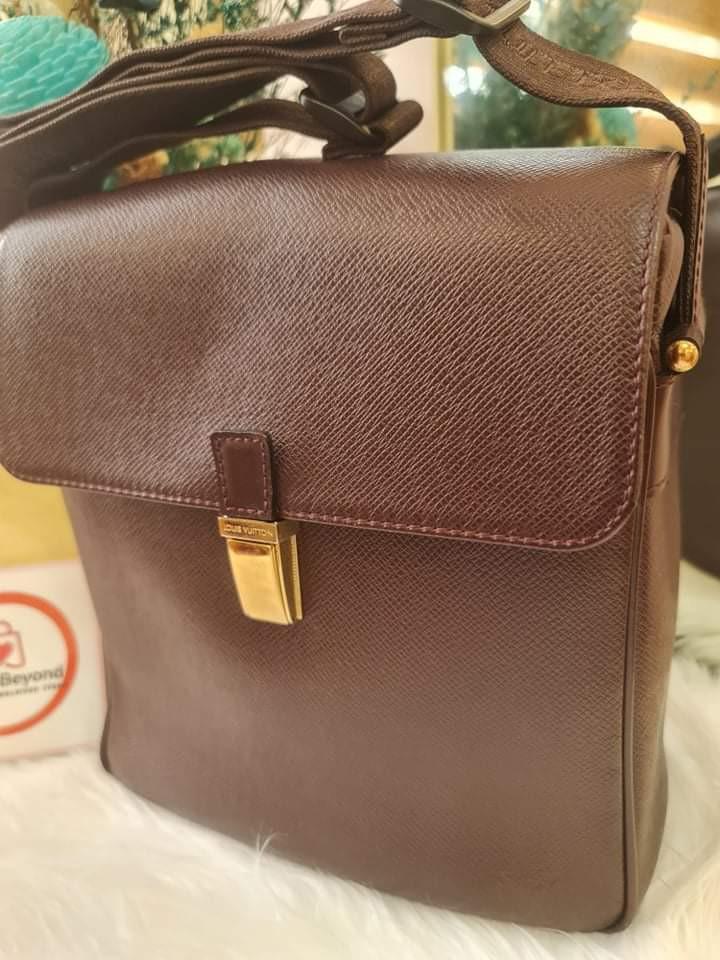 Original💯 Yaranga Taiga Bag (Category: Luxury Bags & Wallets) located in Las Pinas. Submitted by ipsfontillas (Listing ID 1146360680, Image 3). Description: Original 💯 🌹 LV Yaranga Burgundy Taiga 🌹 Messenger Bag 🌹 Rank A w/Dustbag only 🌹 Some Signs of Use in Lining & Hardware 🌹 Inside is clean no smell 🌹 Rare Louis Vitton Item 🌹 25,500php - negotiable.