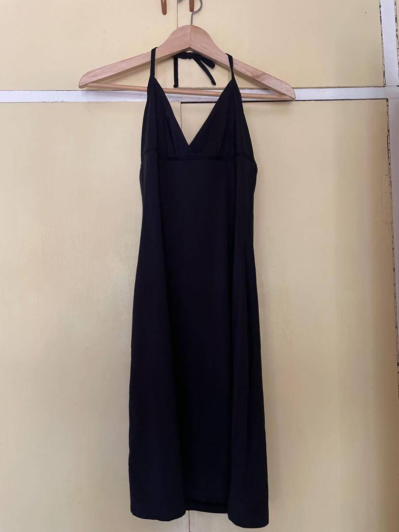 Sexy black halter dress (Category: Dresses) located in Imus. Submitted by sewitstina (Listing ID 1146443529, Image 2). Description: Stretchy fabric. I like bringing this to travels because it’s light to pack and it doesn’t wrinkle. Tagged as Medium but can fit Small. When laid flat: Armpit - 15 in Waist - 14 in Hips - 18 in Length from armpit down - 30 in.