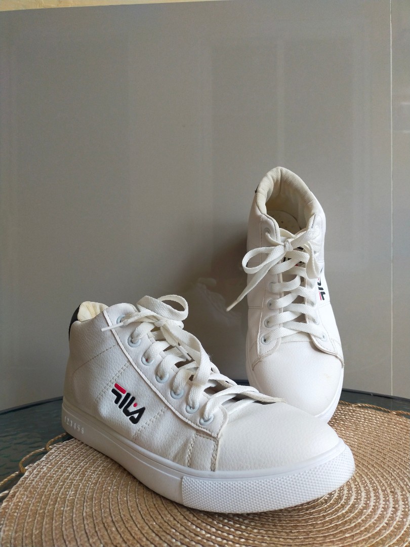 Sneaker store fila putih