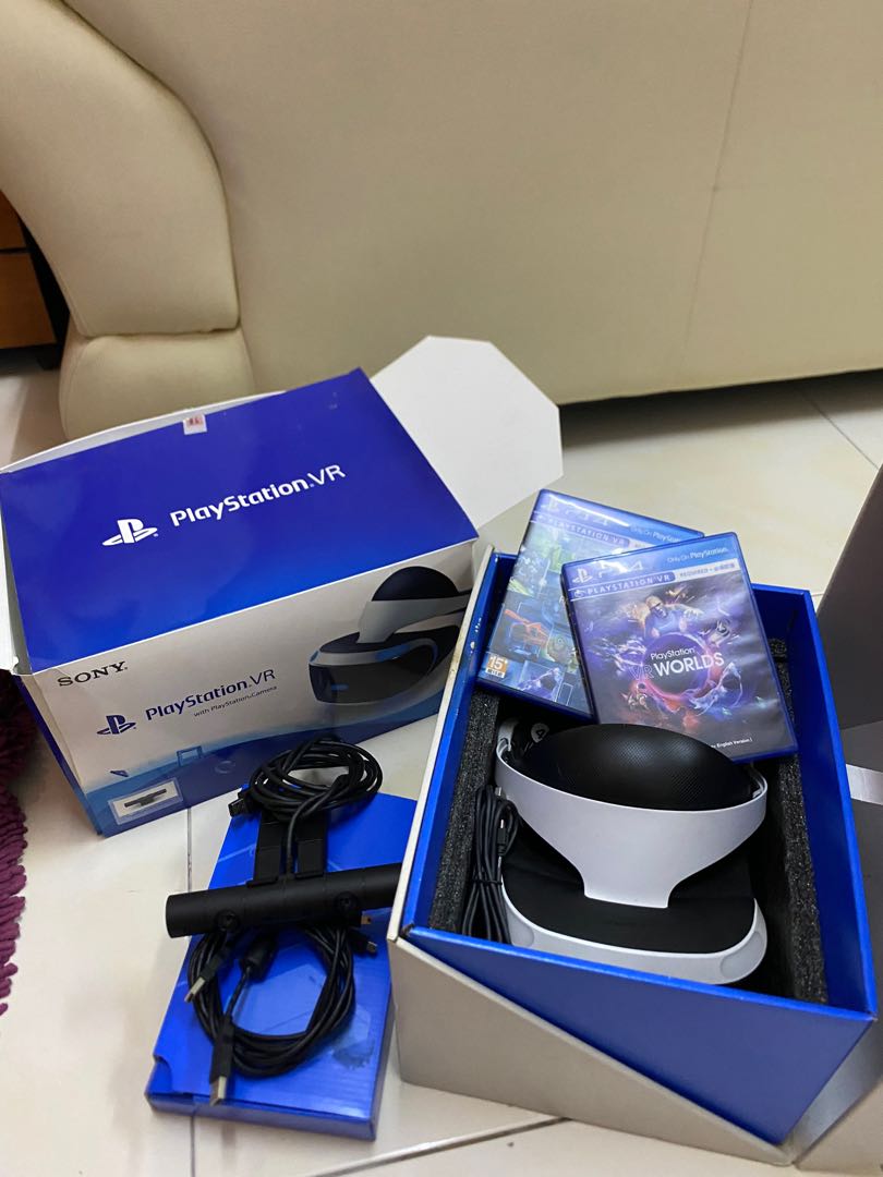Sony PS4 VR Set V1 GOOD CONDITION Video Gaming Video