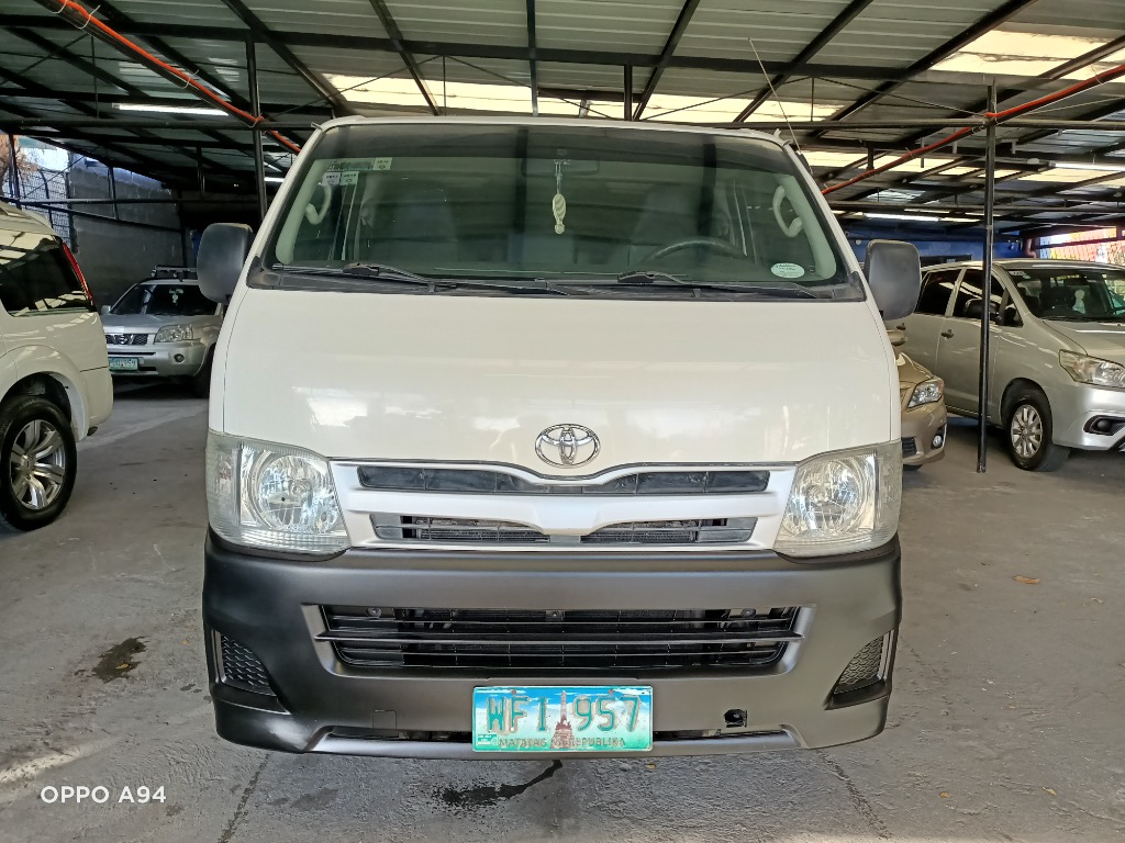 2013 toyota hiace sales commuter