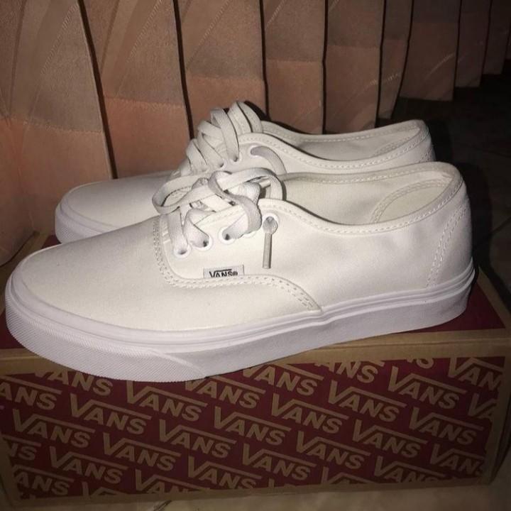 Vans Authentic white Sepatu putih polos unisex Fesyen Pria Sepatu Sneakers di Carousell