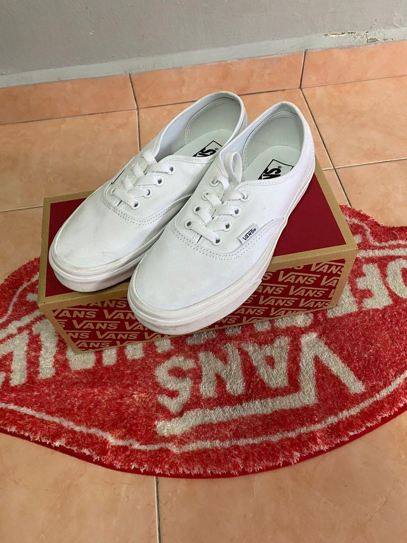 Vans core hotsell classic authentic sneakers