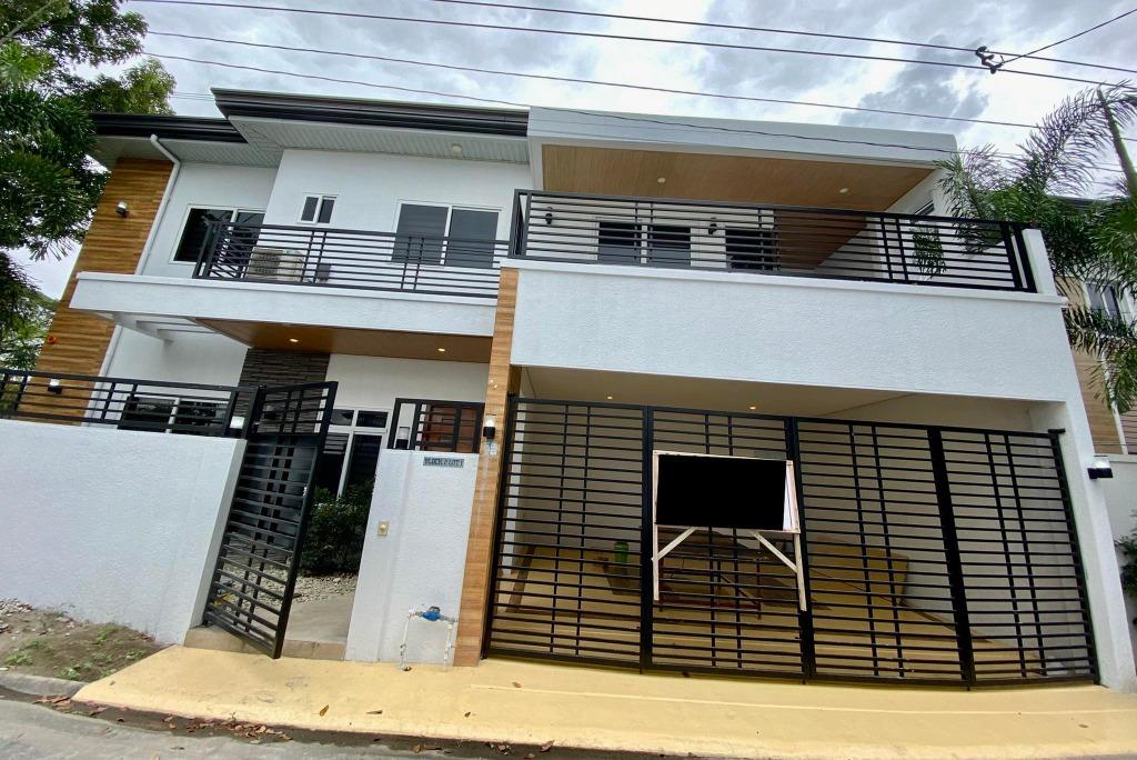 6 BEDROOMS FULLY FURNISHED HOUSE WITH SWIMMING POOL FOR RENT IN ANUNAS, ANGELES CITY PAMPANGA