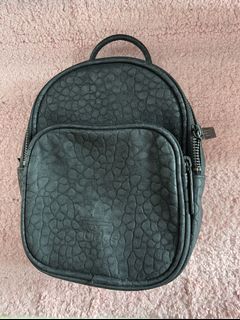 (Category: ) located in . Submitted by preloved_shopnow (Listing ID 1148122186, Image 1). Description: .