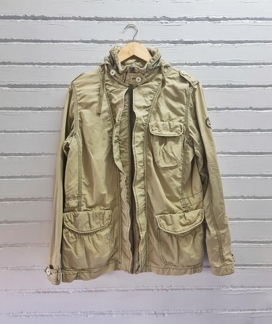 AIGLE Parka Jacket (Category: Coats, Jackets and Outerwear) located in Pasig City. Submitted by alfadeck (Listing ID 1148213445, Image 1). Description: Fits S-L. Selling low due to discoloration on the sleeves as pictured. Adjustable waist, can be worn with or without a hood. AVAILABLE UNLESS MARKED SOLD ❌SWAPS ❌MEET UPS ❌WHEN WORN ✅ PayMaya, GCash, BDO, BPI, RCBC, UCPB, MB, UB ◾Pls manage expectations for preloved items. Flaw/s will be stated, i