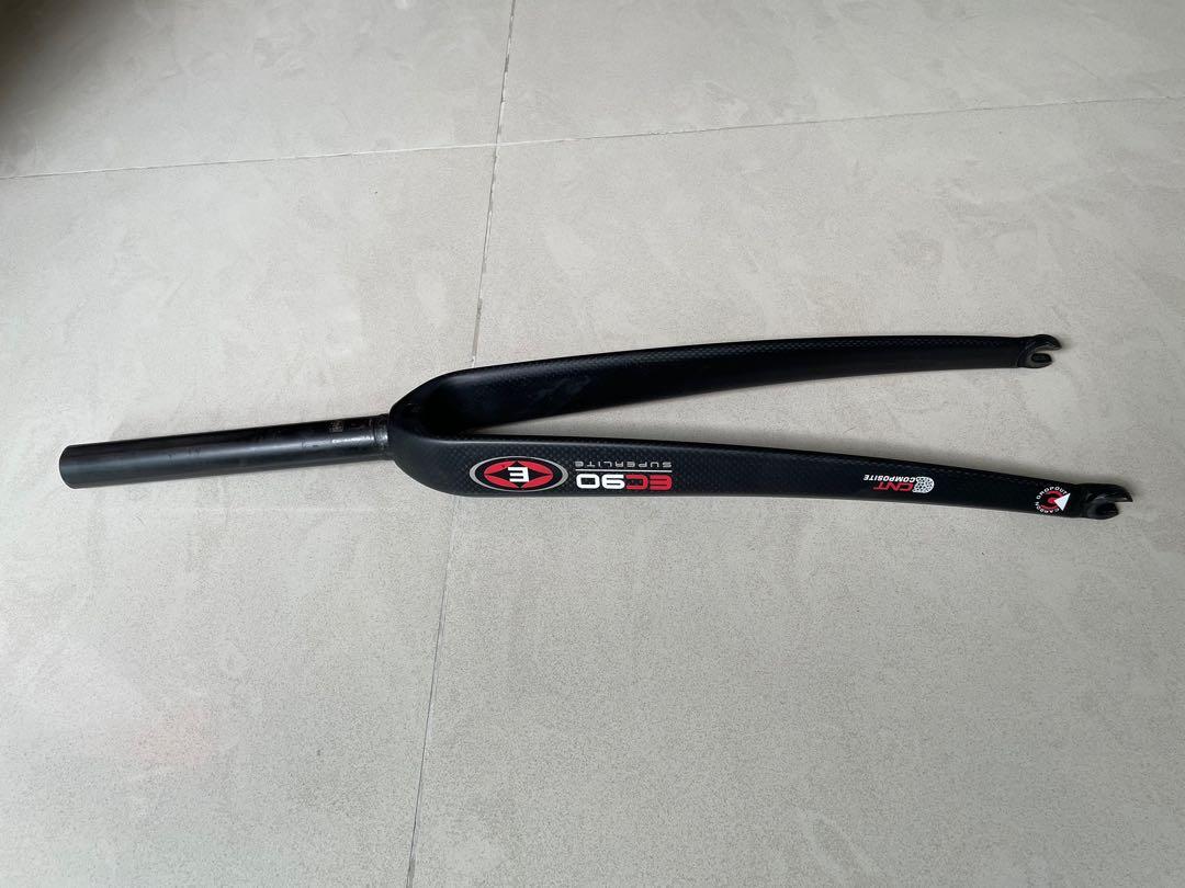 Ec90 carbon fork outlet