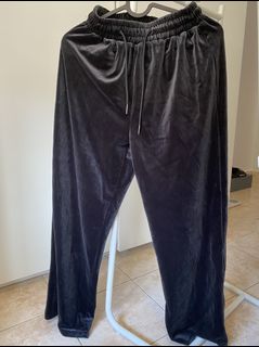 (Category: ) located in . Submitted by yyjayyy (Listing ID 1148125809, Image 1). Description: .