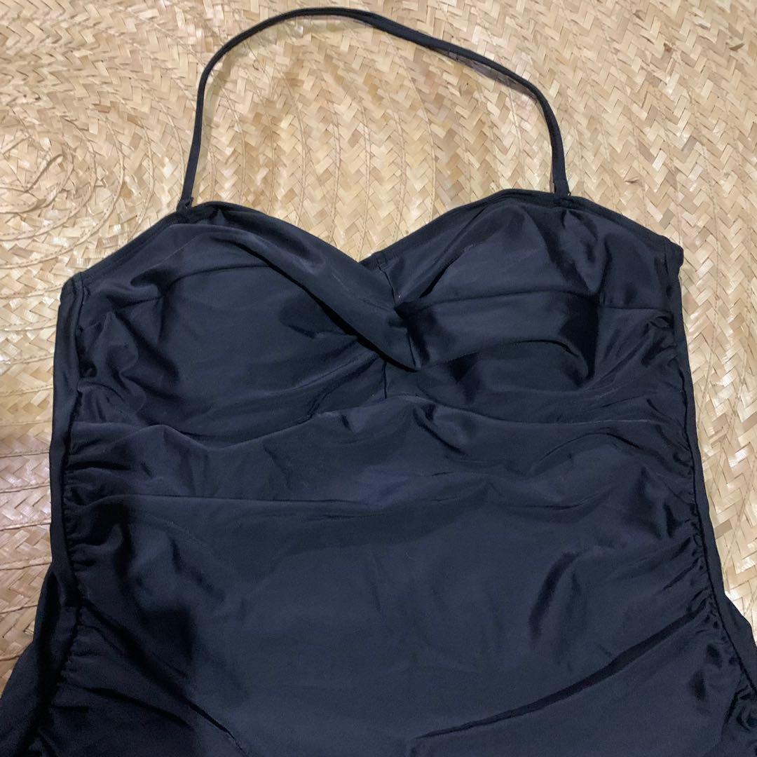 Black one piece (Category: Bikinis & Swimsuits) located in Marikina City. Submitted by nickaaa (Listing ID 1148200665, Image 3). Description: Medium-large Stretchy fabric Swim club brand Super nakakasexy .