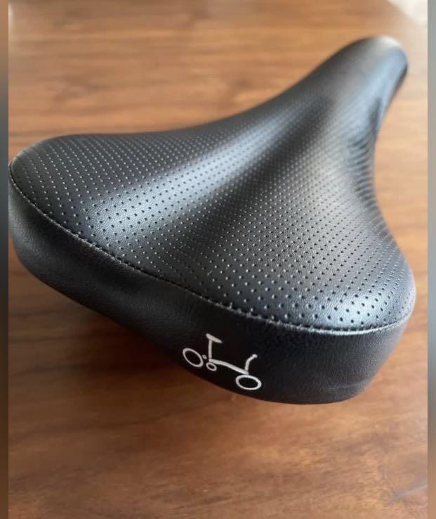 Brand New: Brompton’s original saddle (Category: Bicycles) located in Subic. Submitted by yeoteehuat24 (Listing ID 1148229894, Image 1). Description: Brompton’s original saddle, available in two widths: Standard (147mm) Durable synthetic leather cover, internally stitched Molded plastic under the nose, to aid carrying Foam padding Hollow rails Compatible with the Cateye Rapid Mini for Brompton The Brompton Pentaclip is not included.