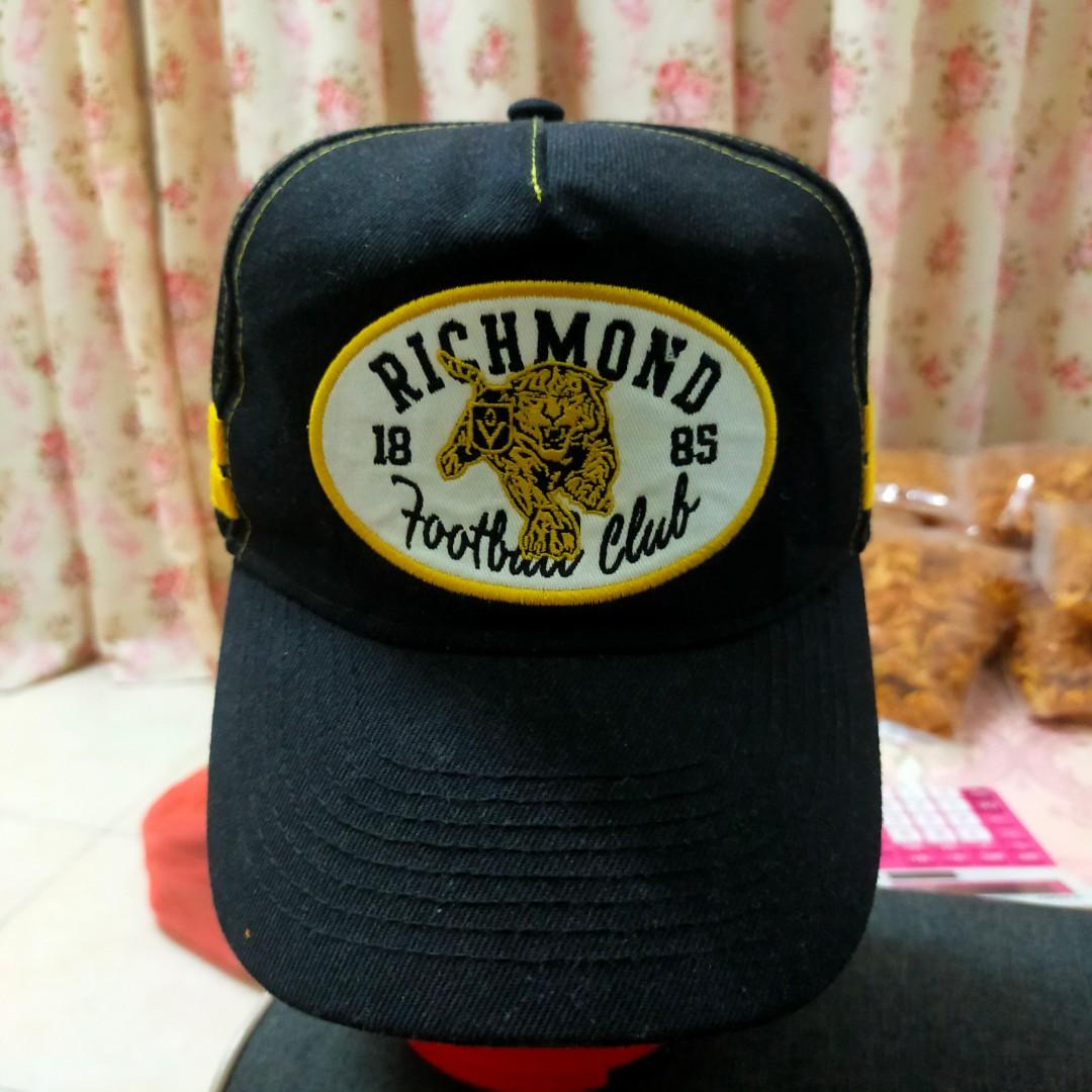 Cap RICHMOND 1885 football Club, Men's Fashion, Watches & Accessories