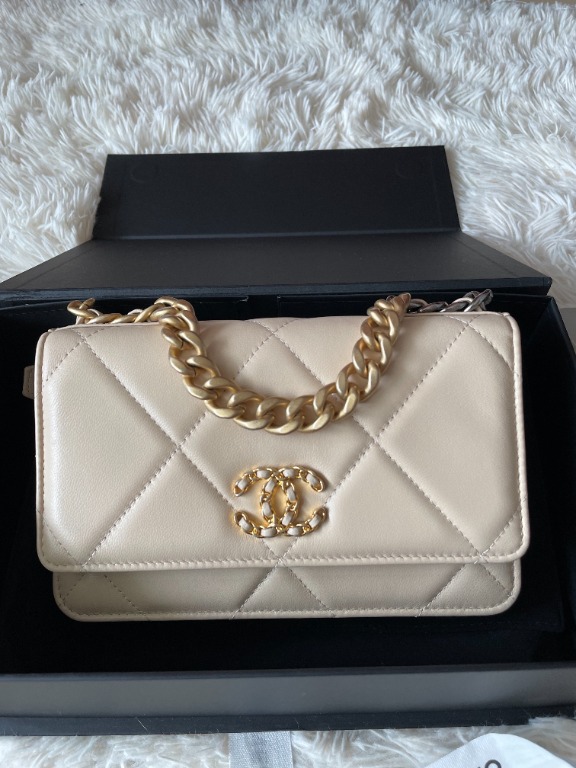 Chanel 19 woc beige sales