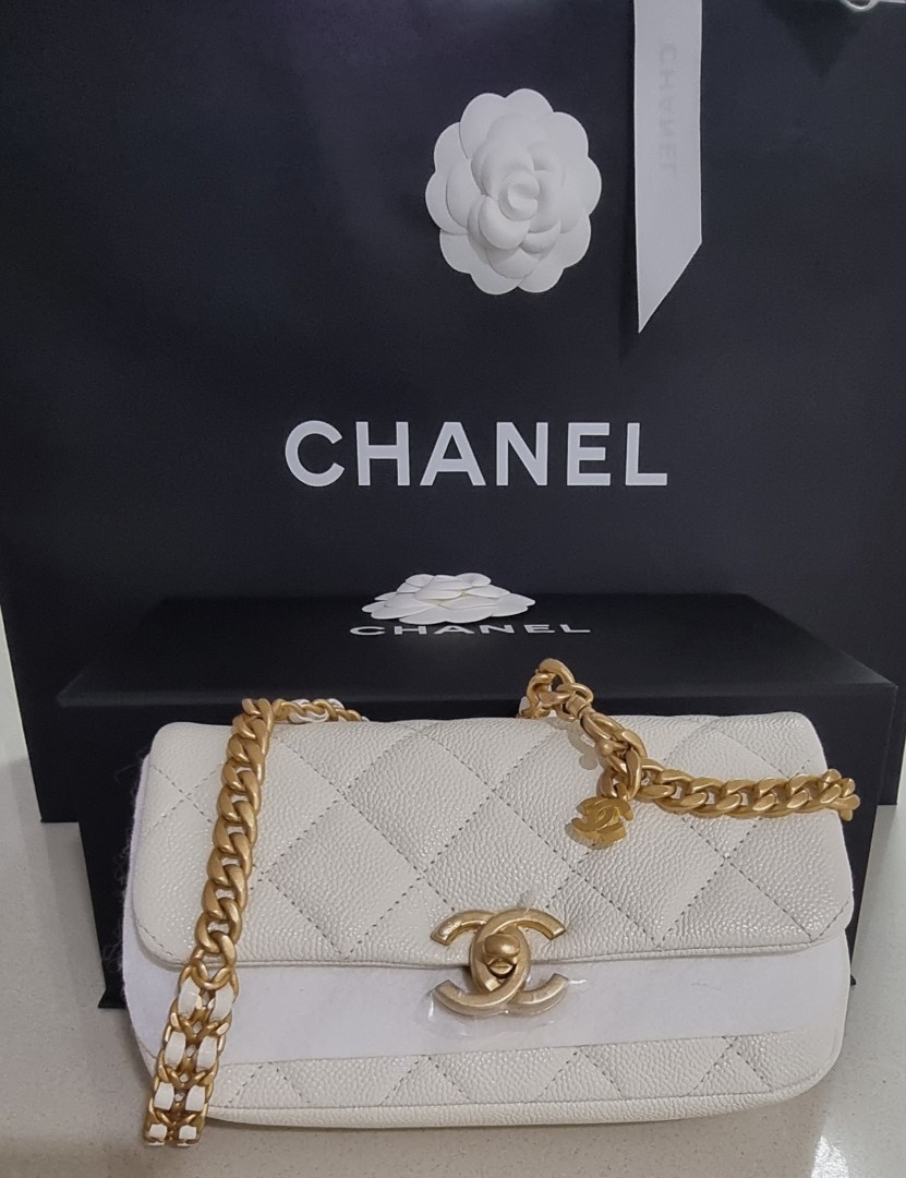 Chanel 22P Small White Zipped Shopping Bag – REDELUXE
