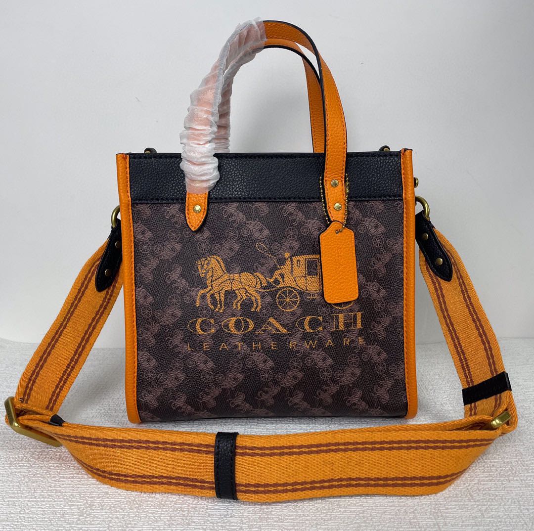 Coach Field Tote 22 With Horse And Carriage