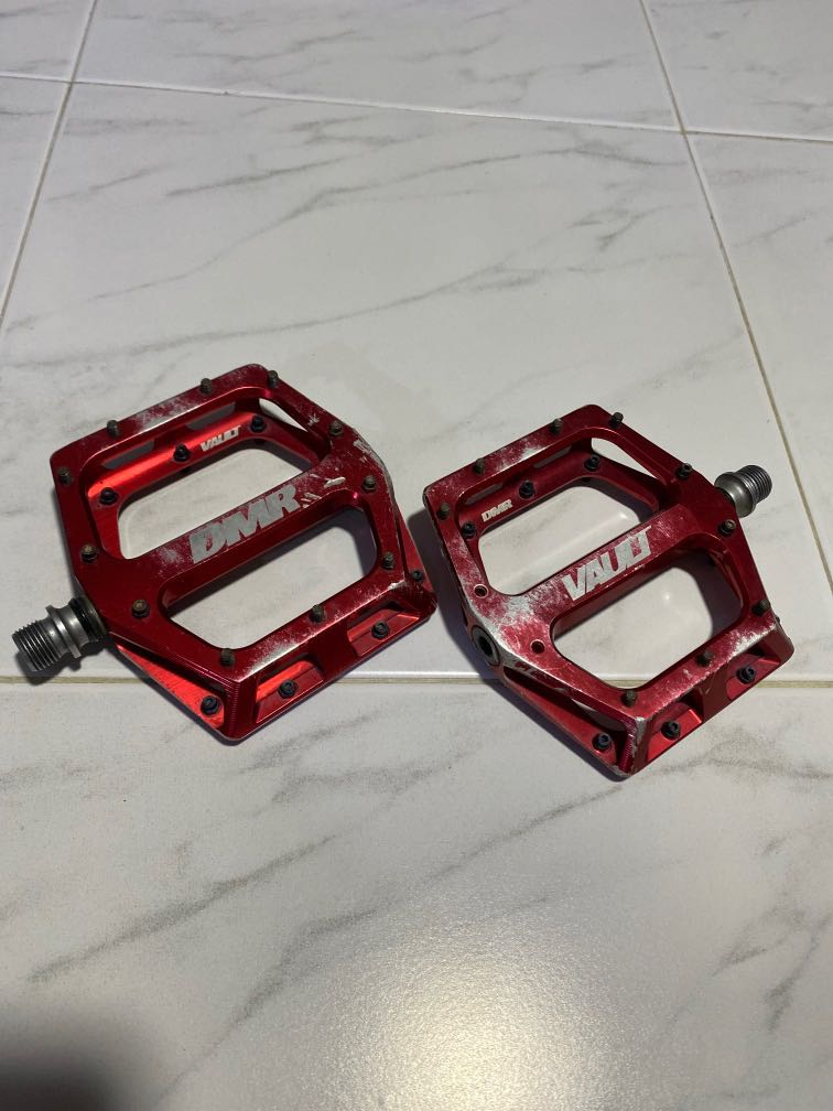 Dmr vault red top