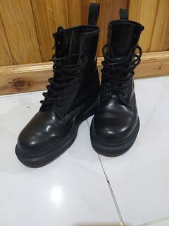 (Category: ) located in . Submitted by bagsthrifted.com (Listing ID 1148194099, Image 1). Description: .
