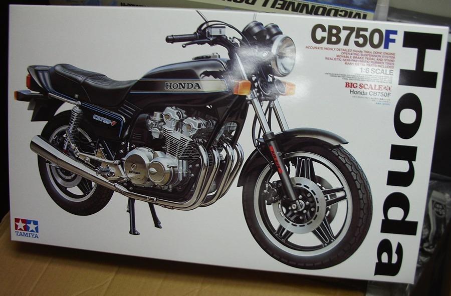 Honda CB750F TAMIYA 1/6 plastic model kit 16020, 興趣及遊戲, 玩具