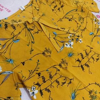 (Category: ) located in . Submitted by Pretty_Thrifted_Trends (Listing ID 1148166893, Image 1). Description: .