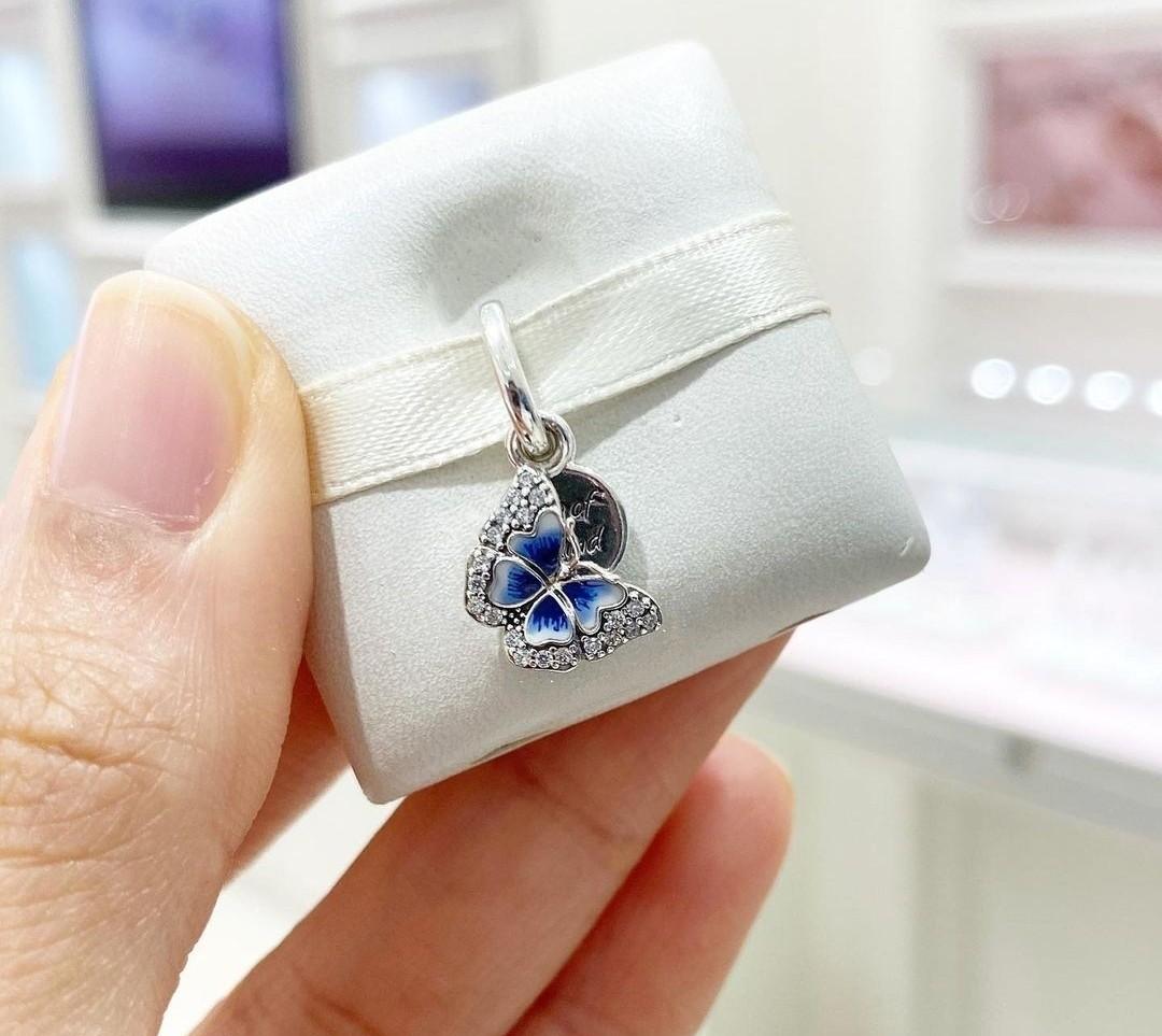 George Eliot pakke blanding 🔥NEW COLLECTION 🔥 PANDORA BLUE BUTTERFLY PENDANT CHARM, Women's Fashion,  Jewelry & Organizers, Necklaces on Carousell