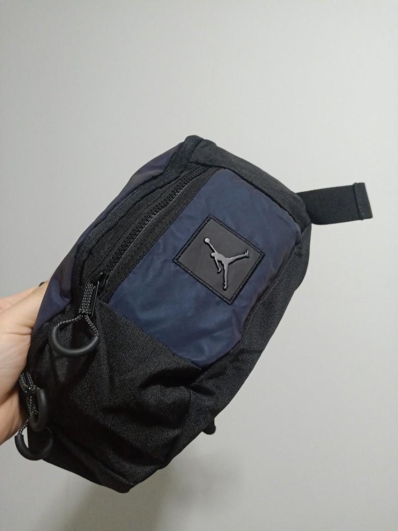 Nike bum bag 2025 foot locker