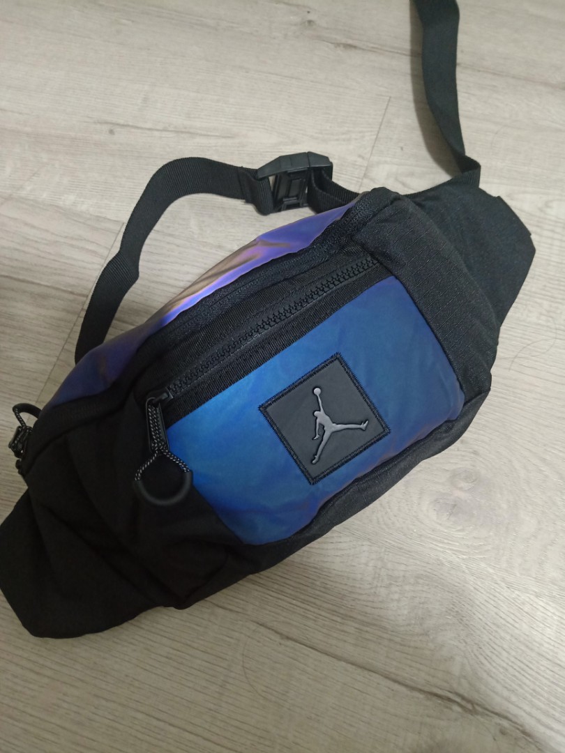 Nike bum on sale bag foot locker