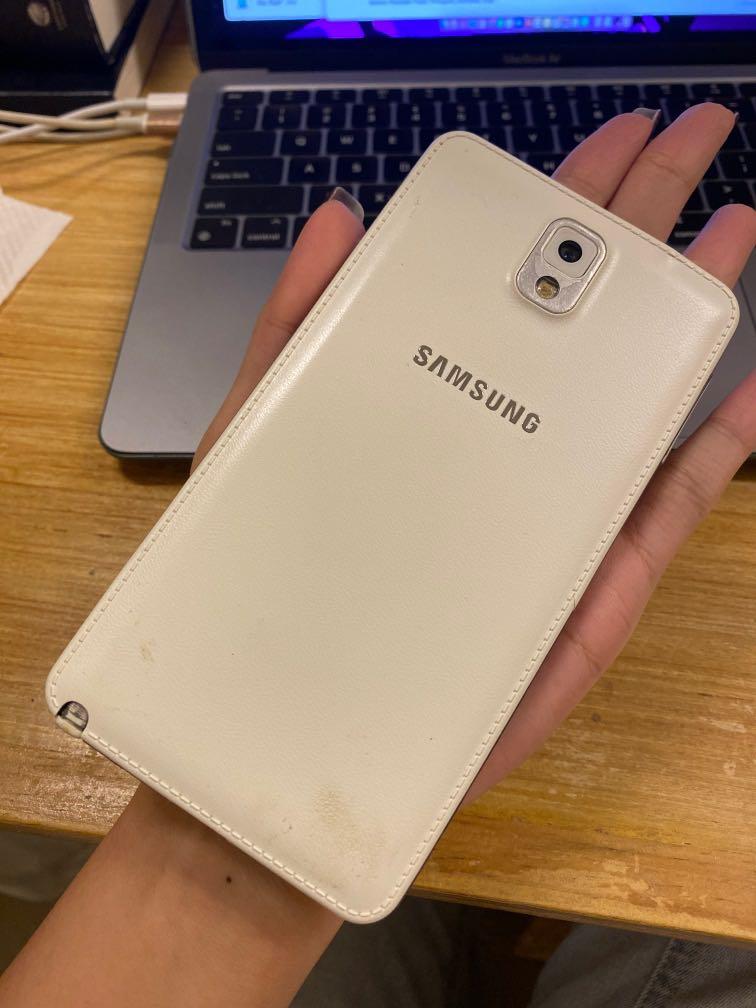 Samsung Galaxy Note 3 (Category: Samsung) located in Paranaque City. Submitted by closetclearing_ (Listing ID 1148163777, Image 2). Description: Old mobile functioning but unused, Change batt because it drains immediately Inclusive of wire charger, no head. Negotiable.