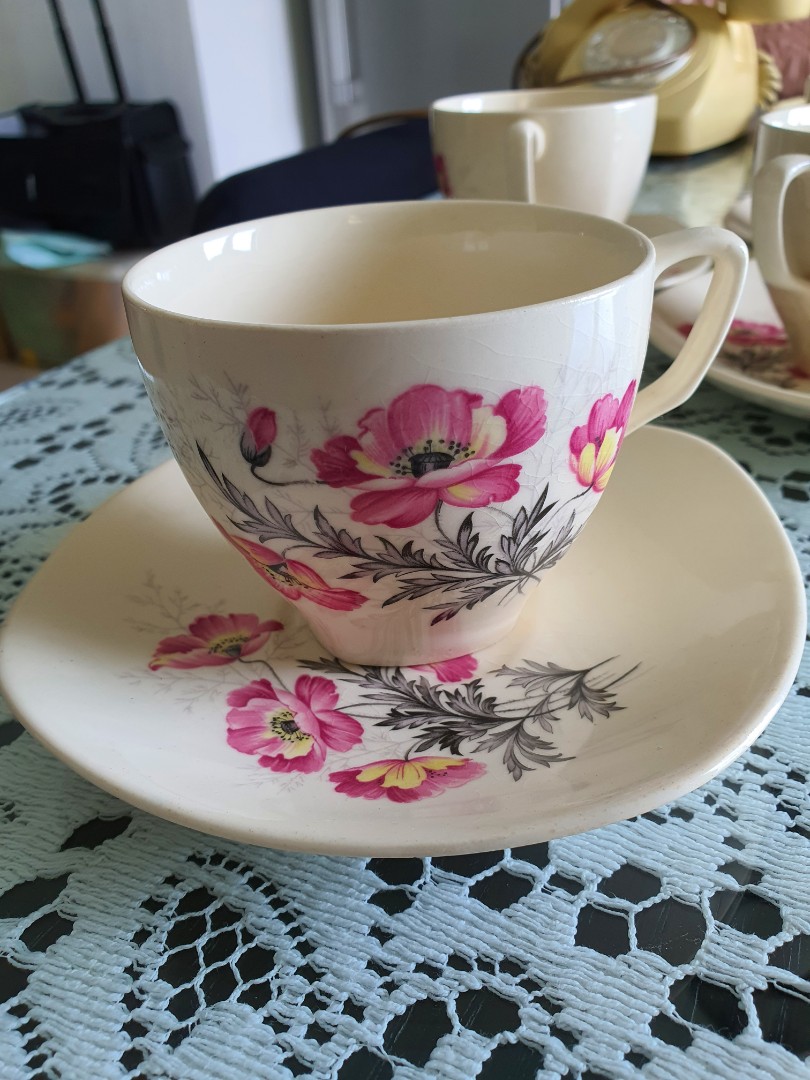 Set of 5 VINTAGE cups n saucers, Furniture & Home Living, Kitchenware