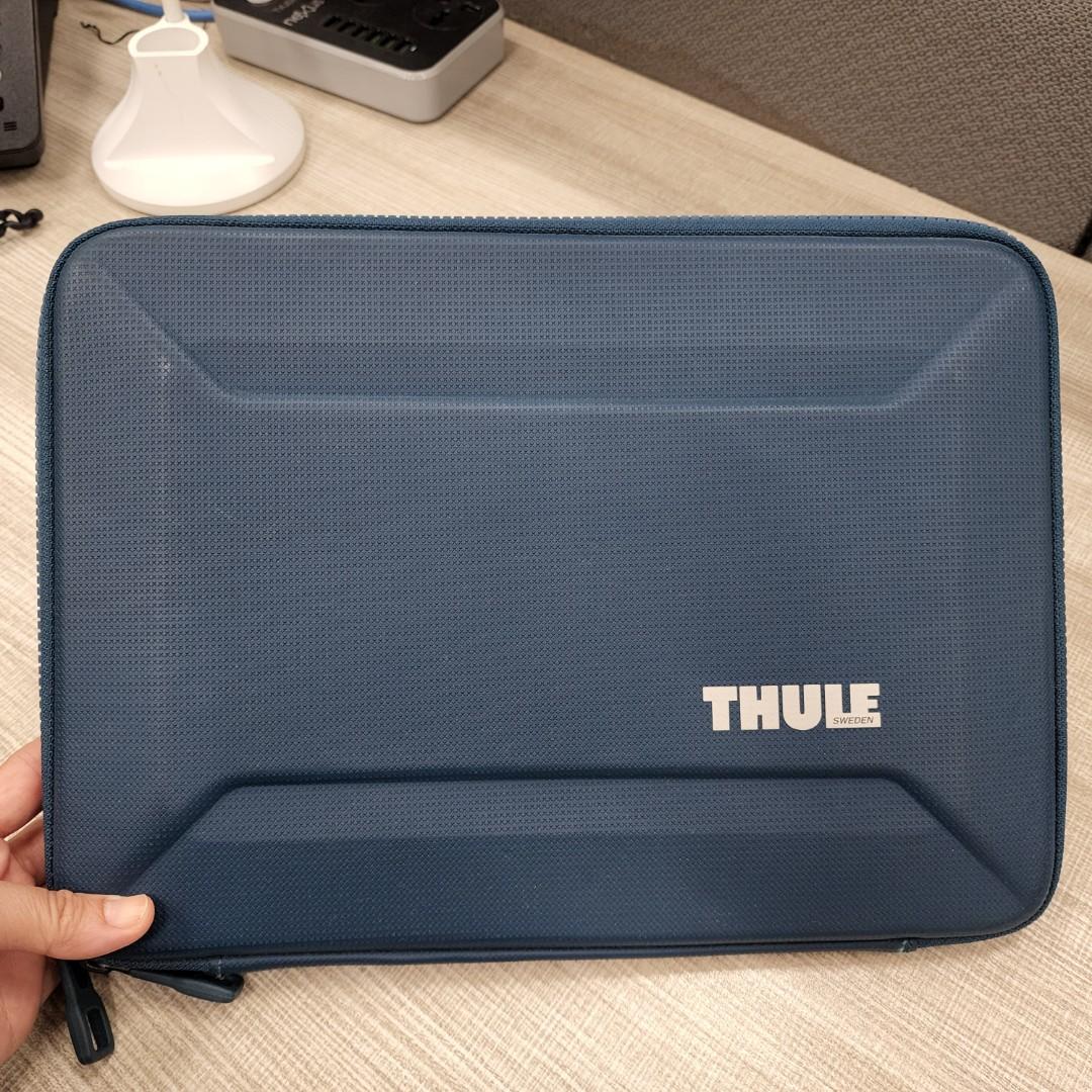 Thule Gauntlet macbook 13 inch sleeve, Computers & Tech, Parts