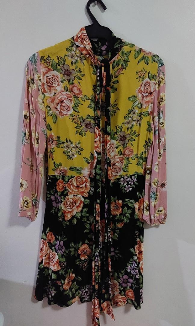 Zara flower printed dress (Category: Dresses) located in Makati City. Submitted by loooved (Listing ID 1128228349, Image 3). Description: SELLING REALLY LOW! UP FOR GRABS! no flaws in very good condition original price was 4k+ size small but fits a medium frame.
