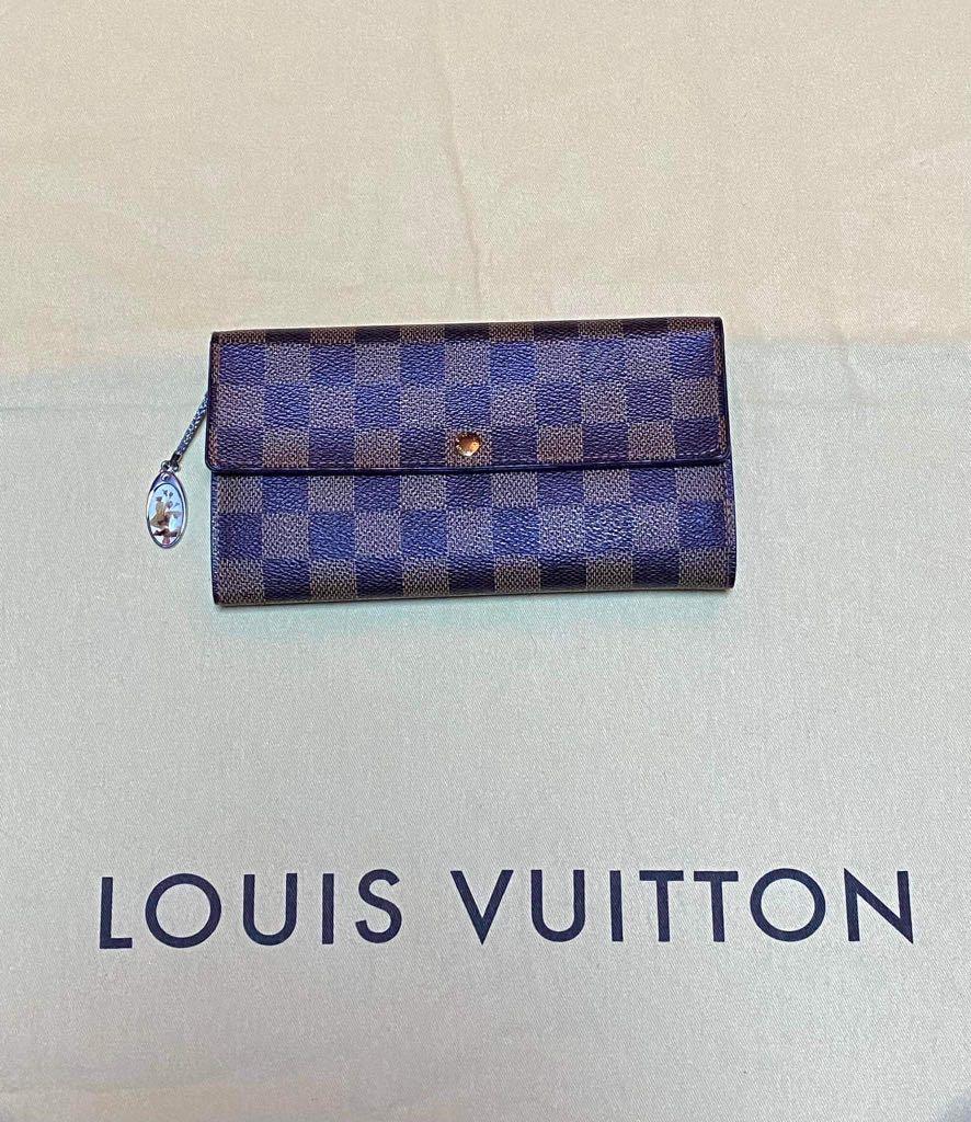 Authentic Lv wallet (Category: Luxury Bags & Wallets) located in Calamba. Submitted by beatricemae (Listing ID 1148282000, Image 1). Description: For sale: Authentic LV Wallet in good condition material: Damier Ebene Canvas size: 19 x 10 x 2 cm (Length x height x width ) 4 credit cards slots 1 zipped coin pocket 2 large inside flat pockets 1 large gusseted compartment Press-stud closing 18k asking price ( still nego) ❤️.