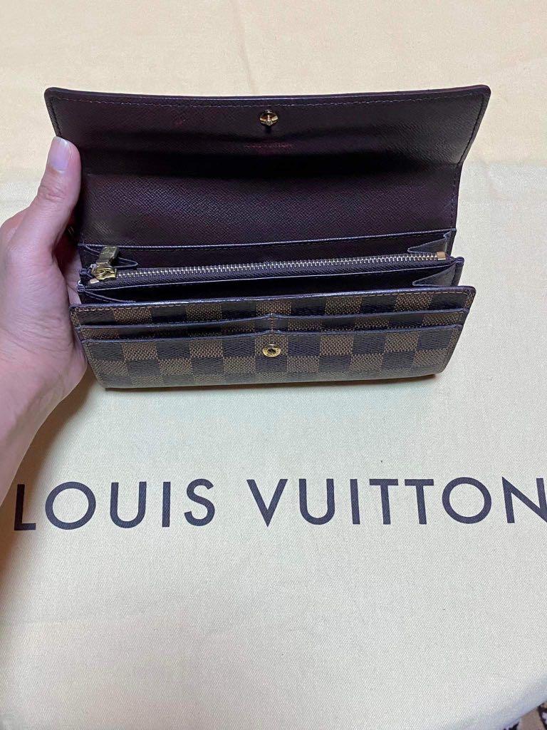 Authentic Lv wallet (Category: Luxury Bags & Wallets) located in Calamba. Submitted by beatricemae (Listing ID 1148282000, Image 2). Description: For sale: Authentic LV Wallet in good condition material: Damier Ebene Canvas size: 19 x 10 x 2 cm (Length x height x width ) 4 credit cards slots 1 zipped coin pocket 2 large inside flat pockets 1 large gusseted compartment Press-stud closing 18k asking price ( still nego) ❤️.