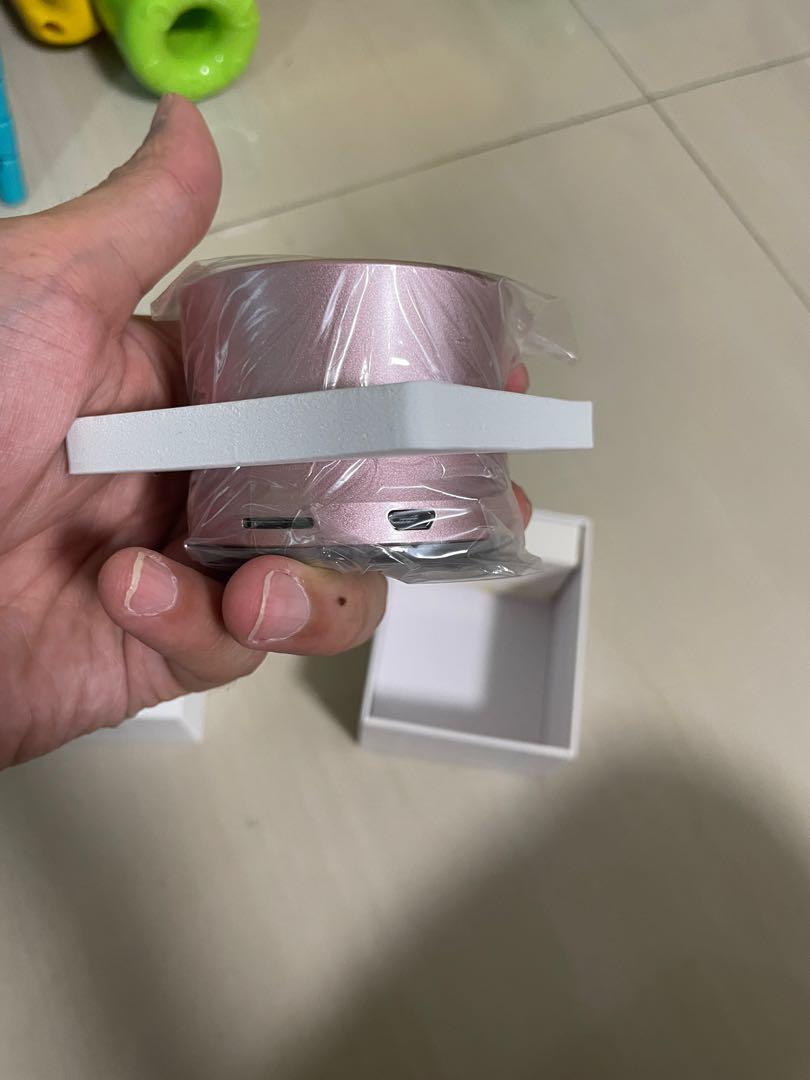 Bluetooth speaker (Category: Soundbars, Speakers & Amplifiers) located in Singapore. Submitted by kimhl (Listing ID 1148341721, Image 3). Description: Brand new bluetooth speaker Collect at yew tee.