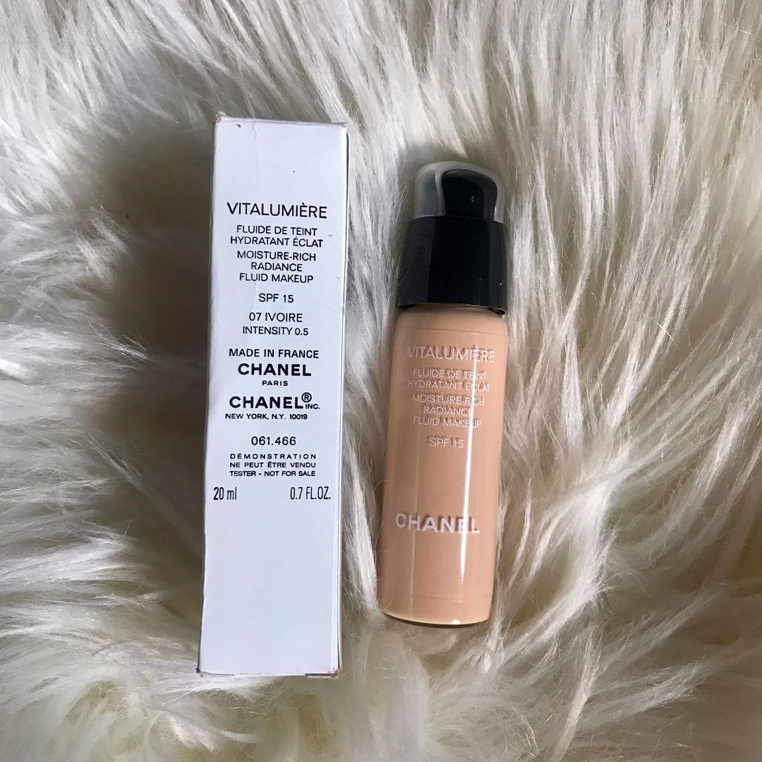 CHANEL Vitalumière Foundation & Baume Essentiel Highlight Review