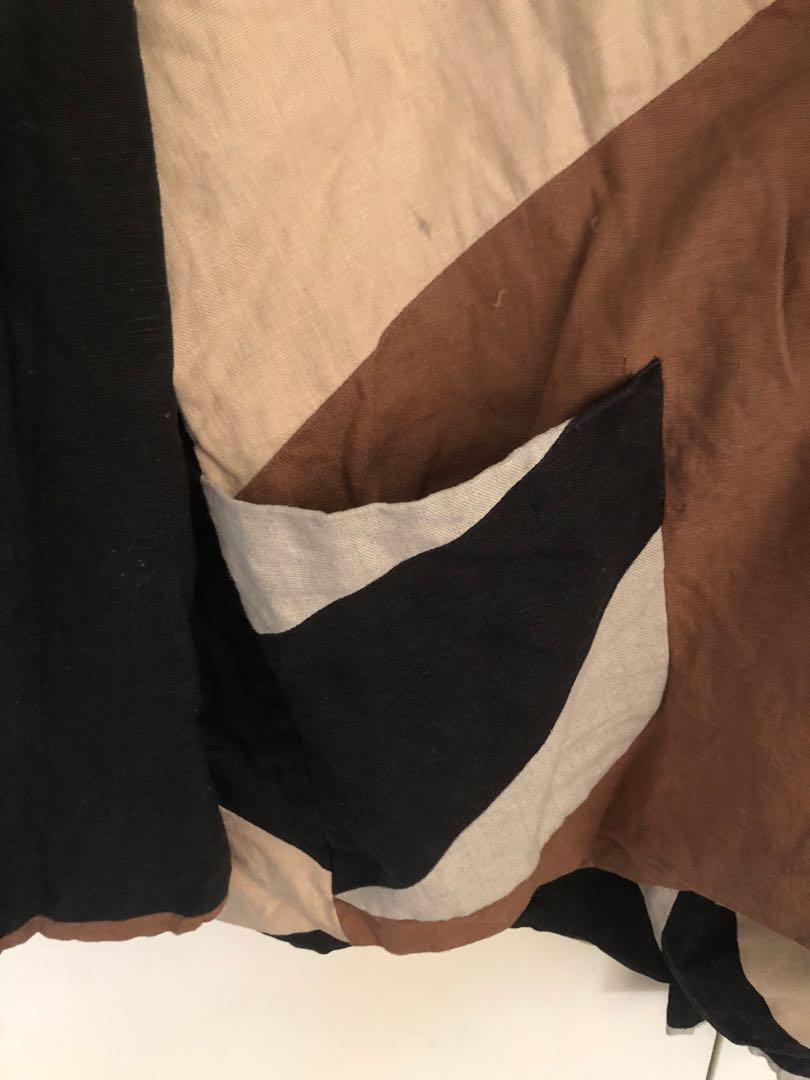 Color block brown vintage blazer (Category: Coats, Jackets and Outerwear) located in Cavite. Submitted by raspberrygurl (Listing ID 1148265976, Image 3). Description: Ganda ng color blocking. Needs plantsa lng po sorry.