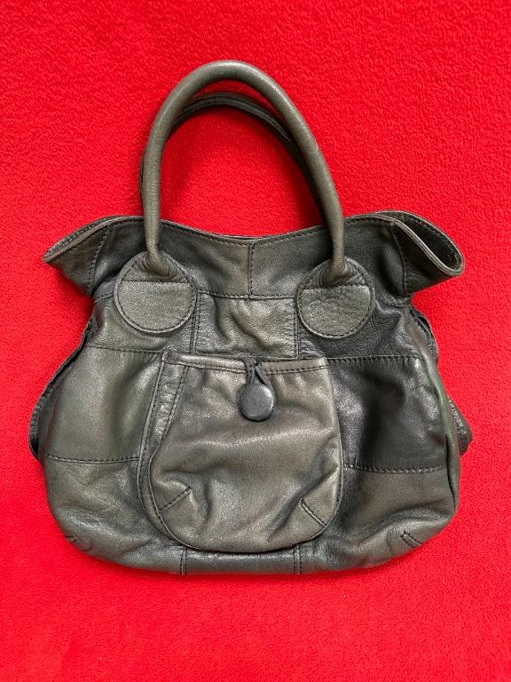 Elegant Aridza Bross Bag in Black Soft Leather