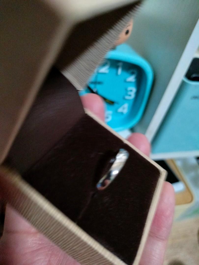 The Jeweller white gold ring (Category: Rings) located in Quezon City. Submitted by bons83 (Listing ID 1148328013, Image 3). Description: Brand- The Jeweller brand new 18k white gold plain, minimalist design marked 750 size 6 1 gram.